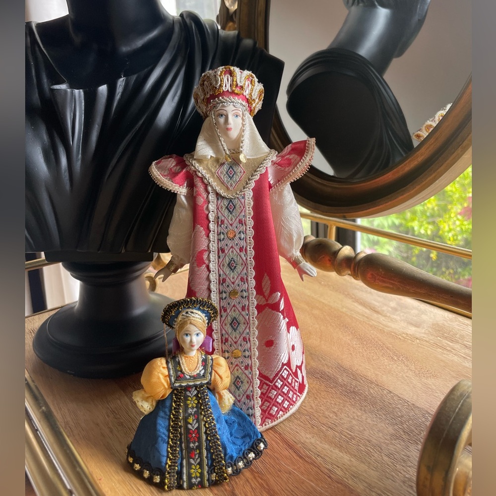 Vintage | Notewhbia Porcelain Cone Russian Dolls